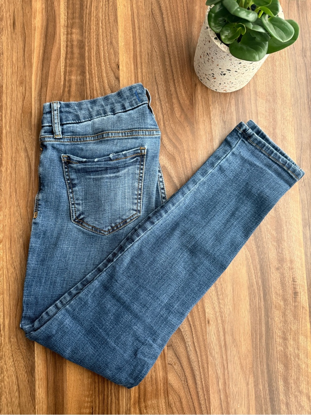 Studio Blue Women's Medium Wash Skinny Jeans 28